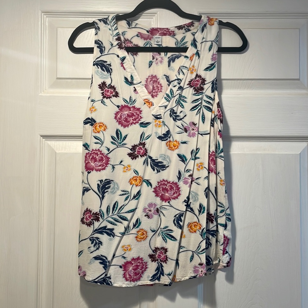 White tank blouse with floral design